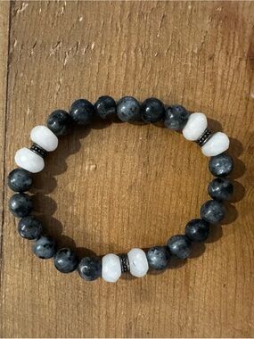 Black & White Beaded Stretch Bracelet